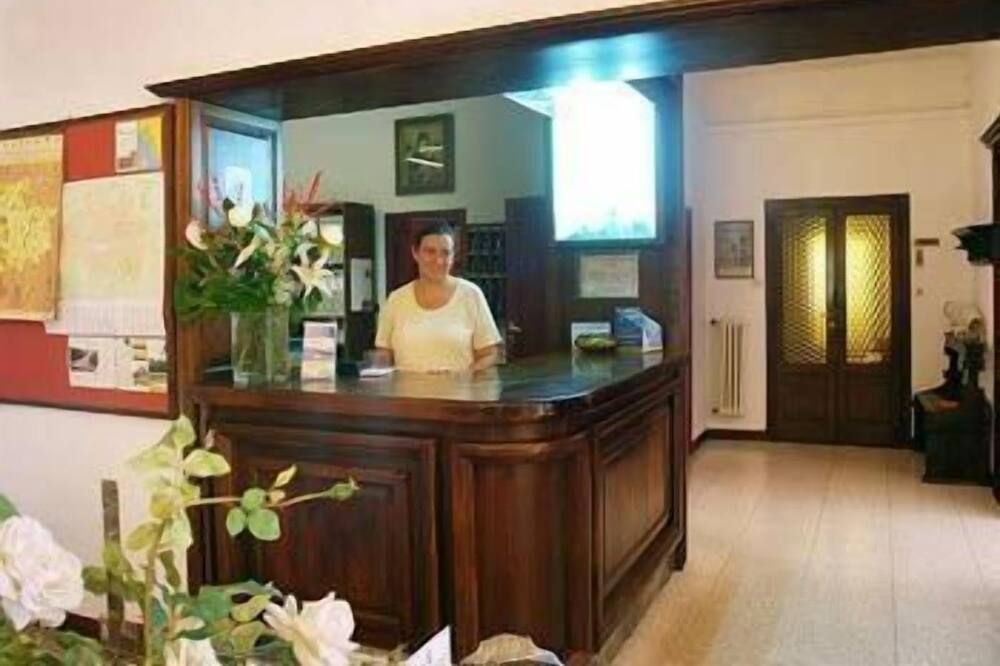 Receptionist