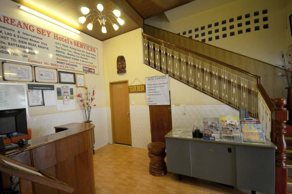 Receptionist
