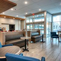 Holiday Inn Express & Suites - Omaha Downtown - Airport, An IHG Hotel