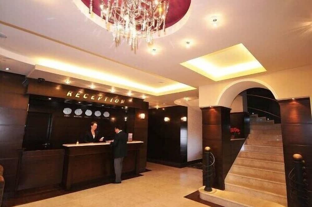 Receptionist