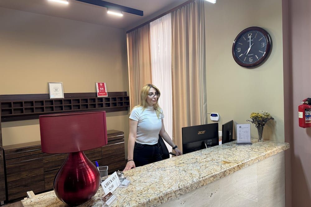 Receptionist
