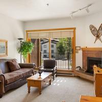 Studio just steps from the base w/shared hot tub, large pool, & free WiFi!