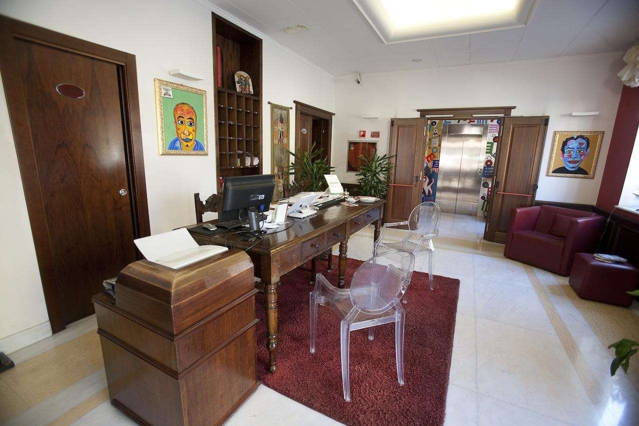 Receptionist