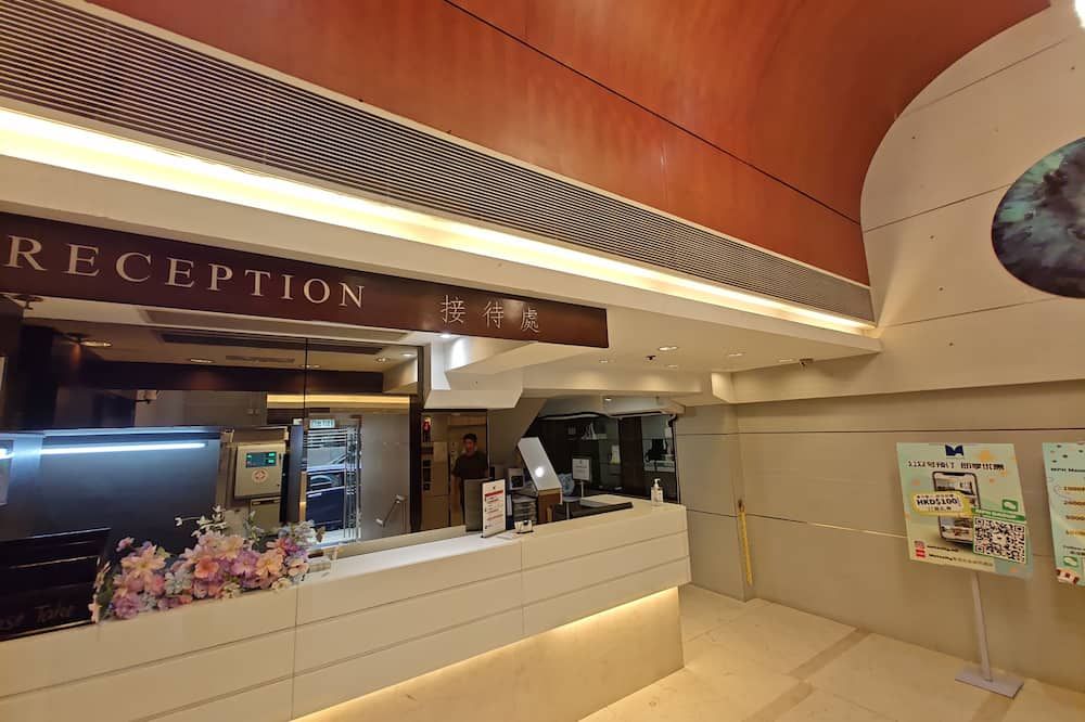 Receptionist