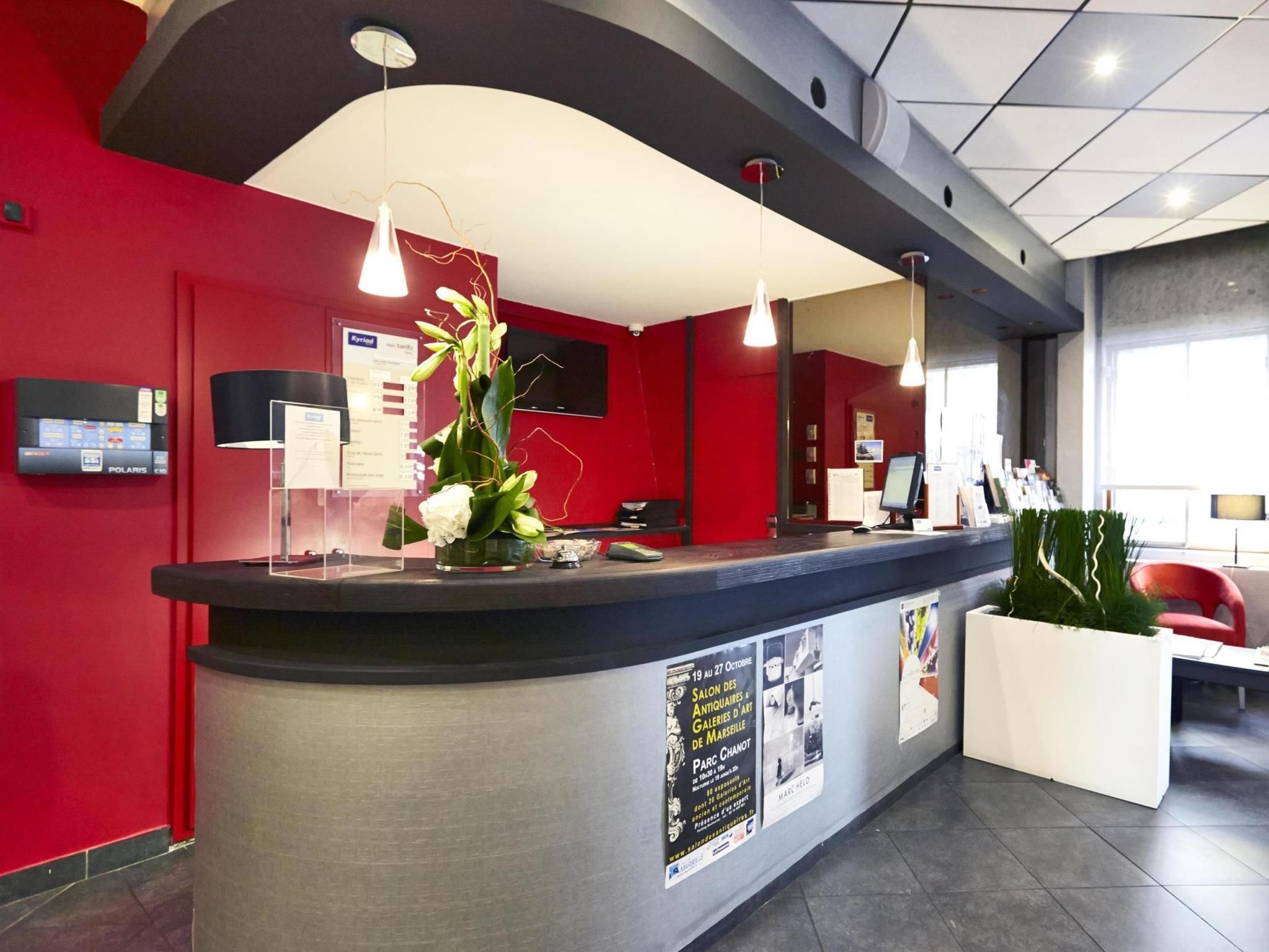 Receptionist