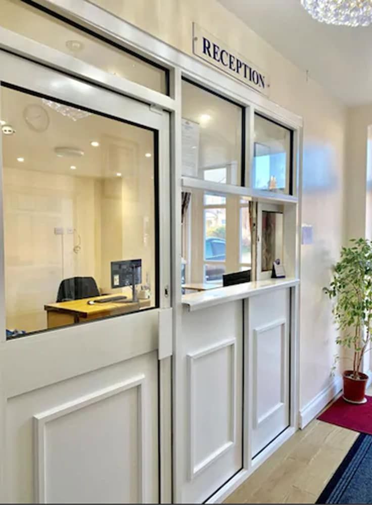 Receptionist