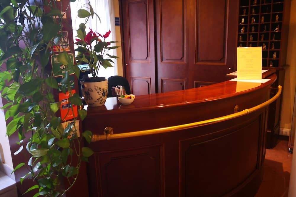 Receptionist