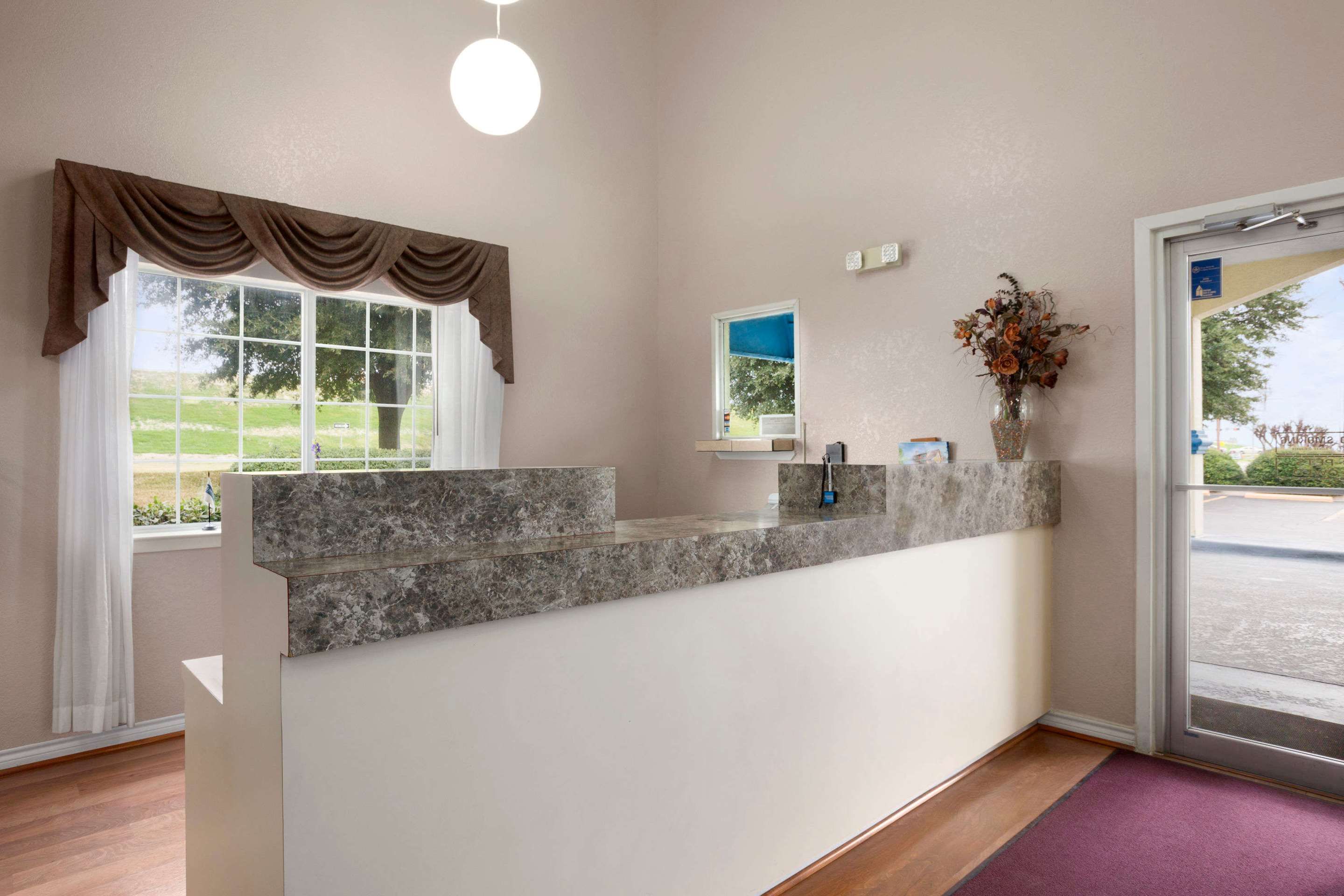 Receptionist