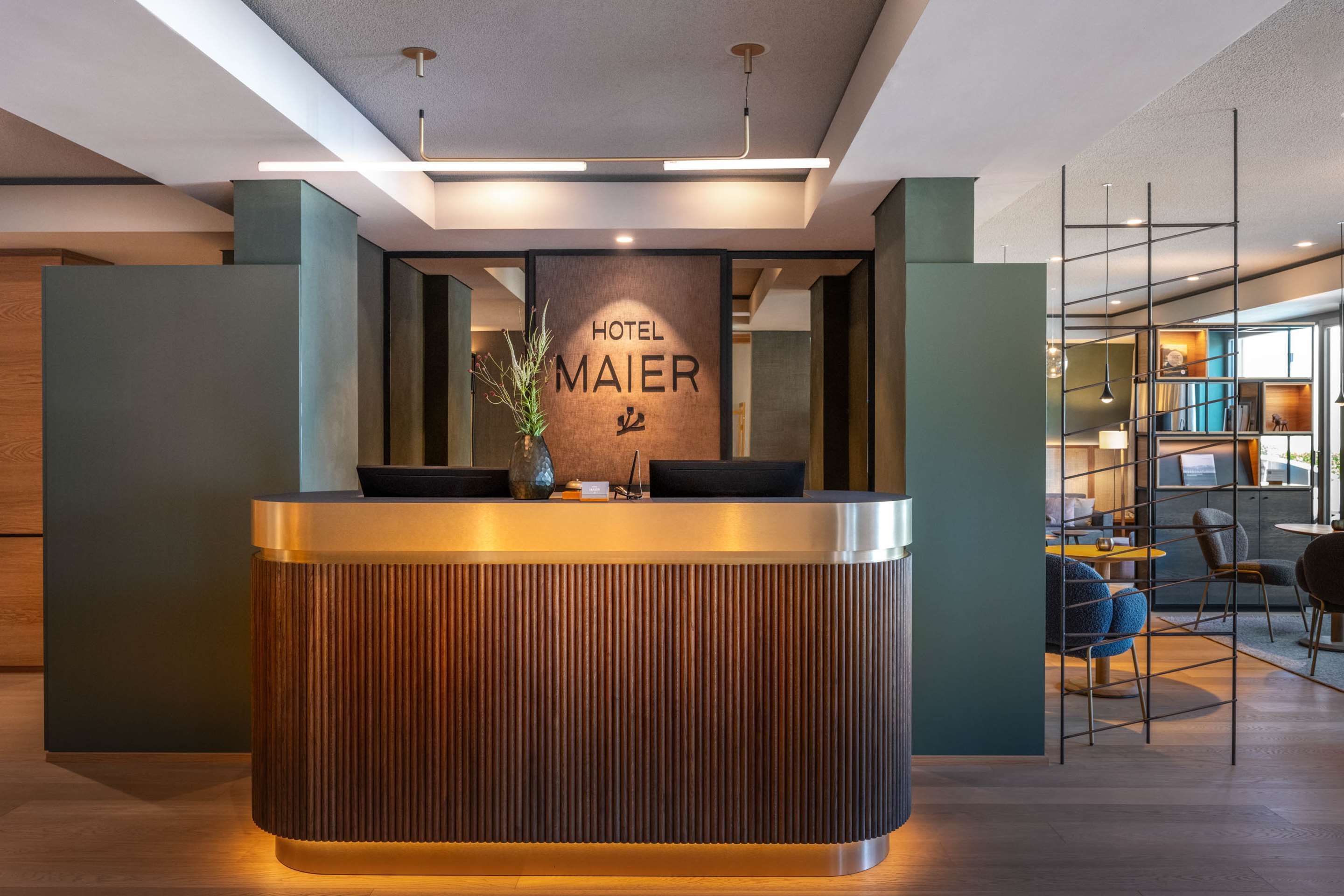 Receptionist