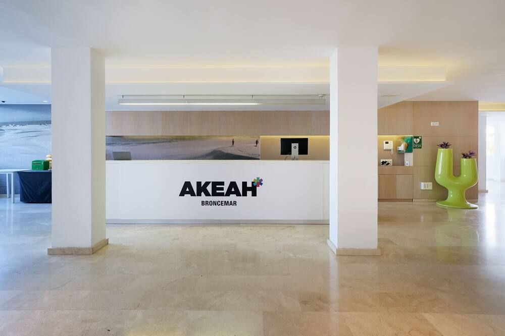 Receptionist
