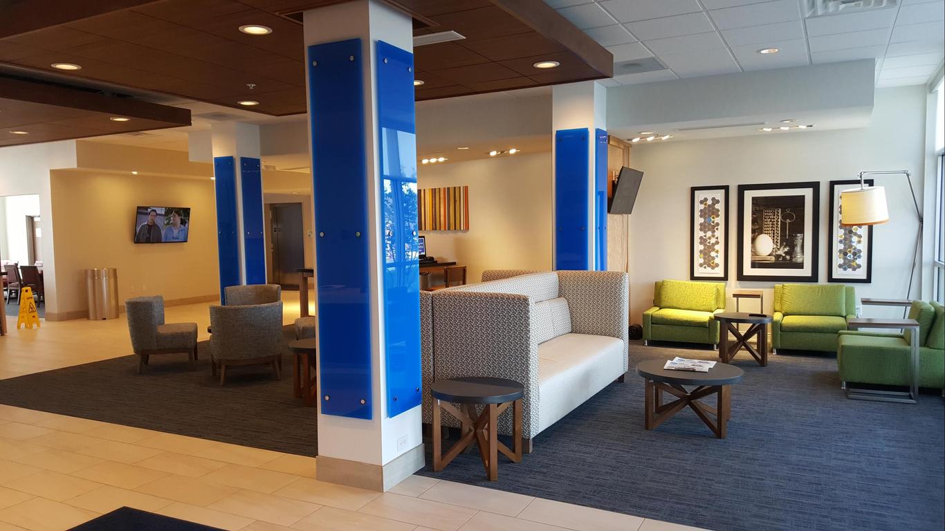 Holiday Inn Express & Suites Toledo West