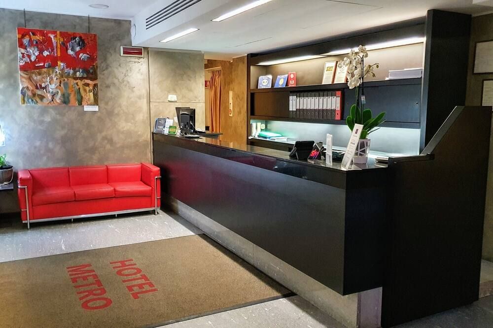 Receptionist