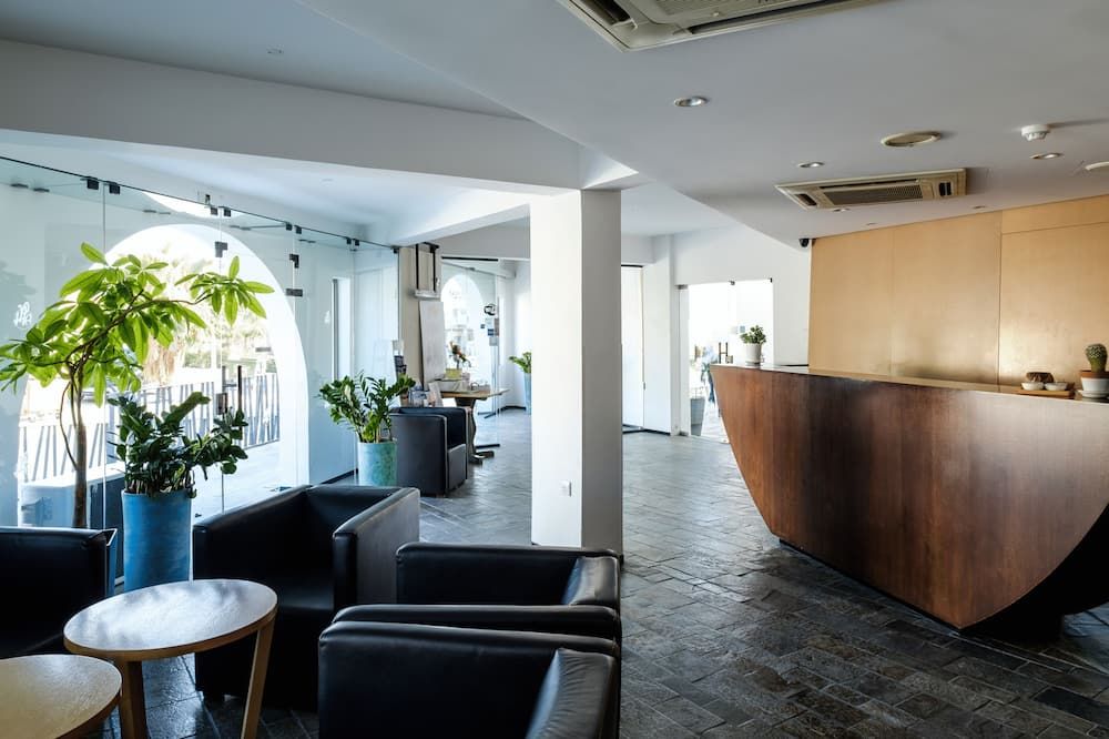 Receptionist