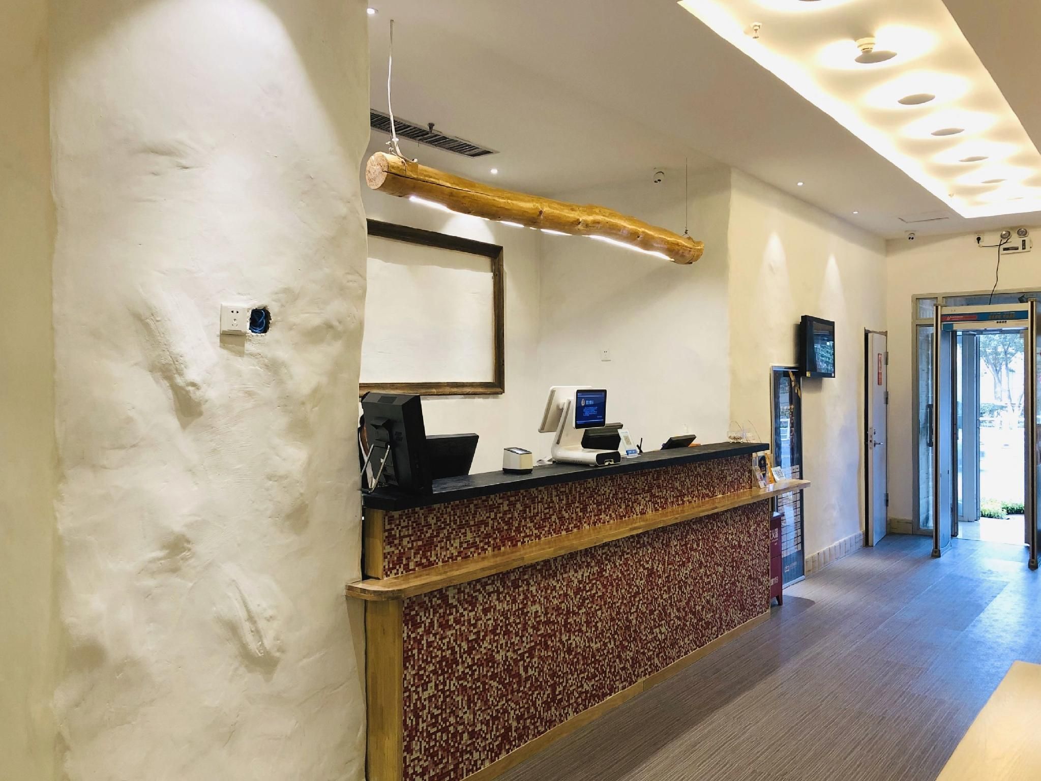 Receptionist