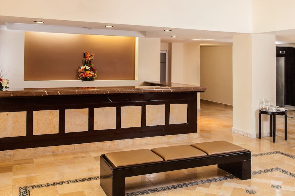 Receptionist
