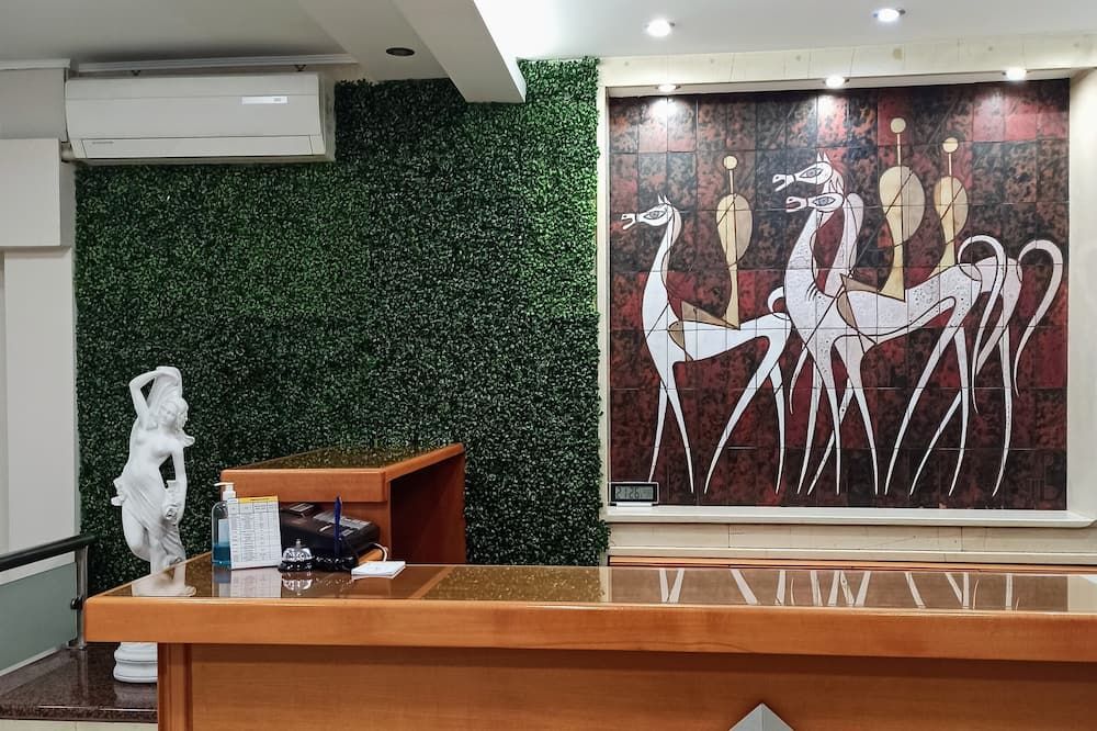 Receptionist