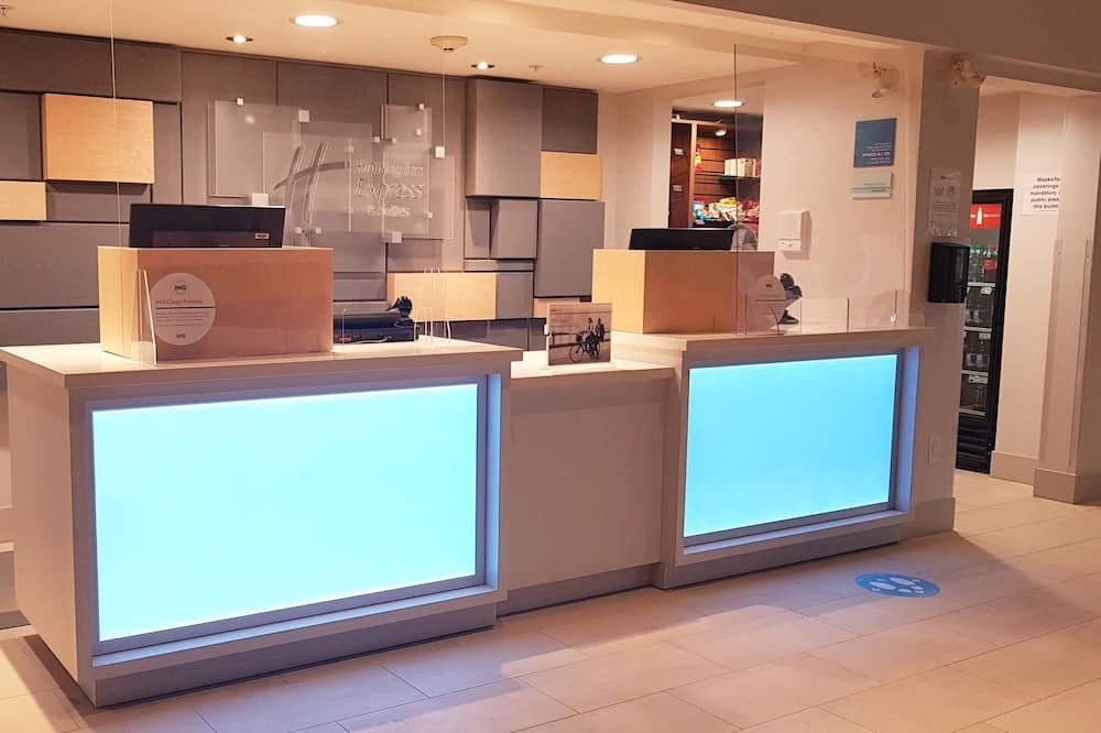 Receptionist