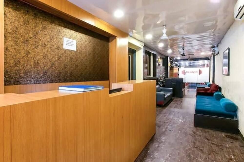 Receptionist