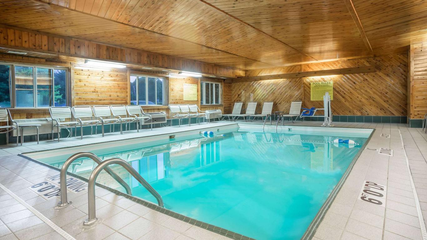 Super 8 by Wyndham Bloomington University Area