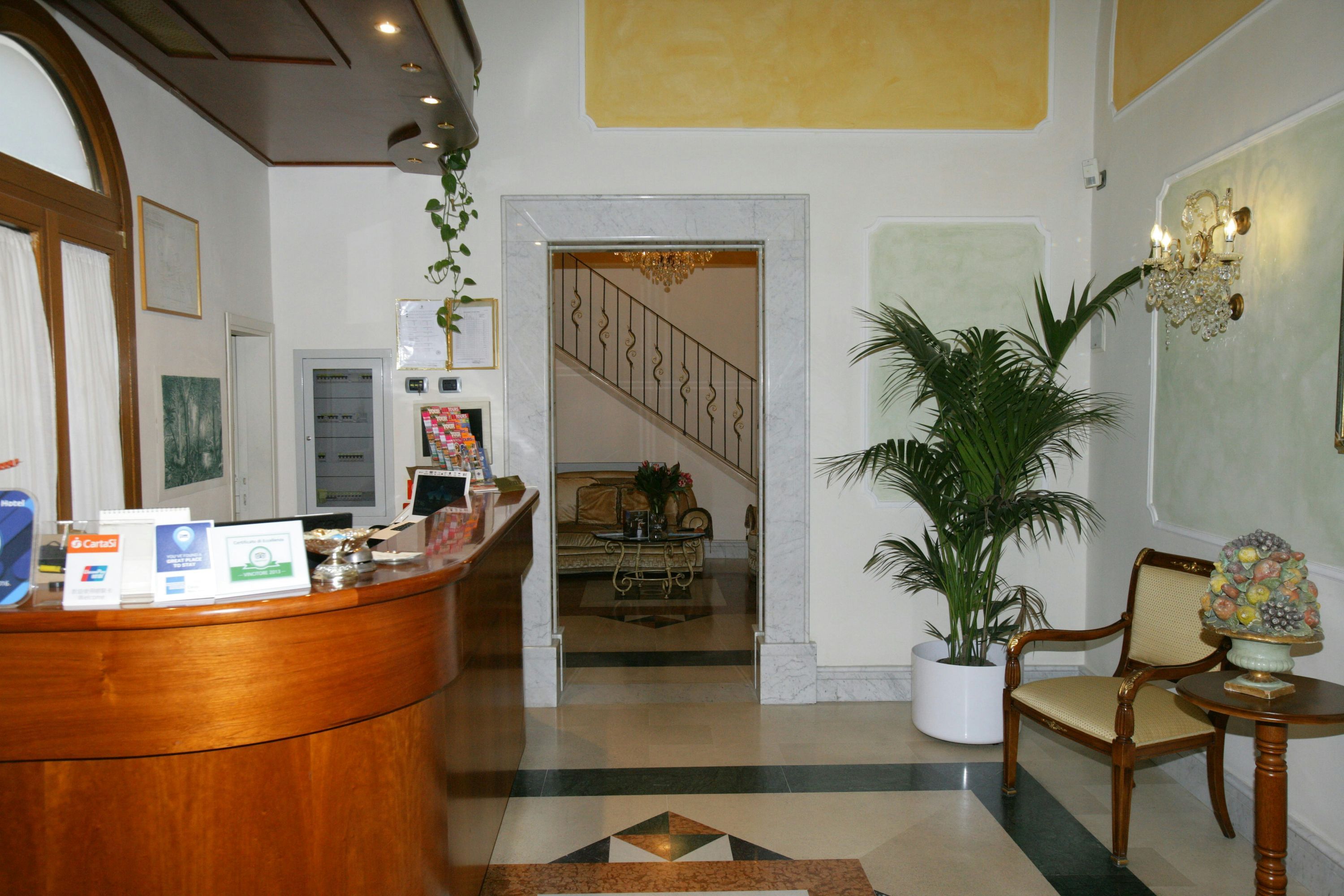 Receptionist