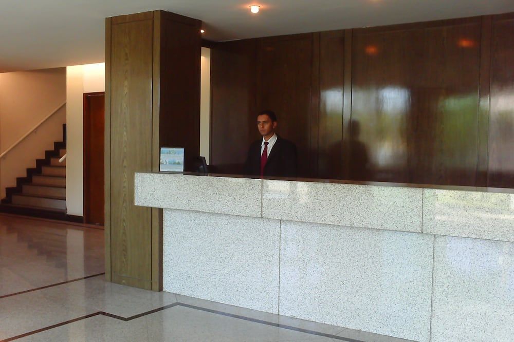Receptionist