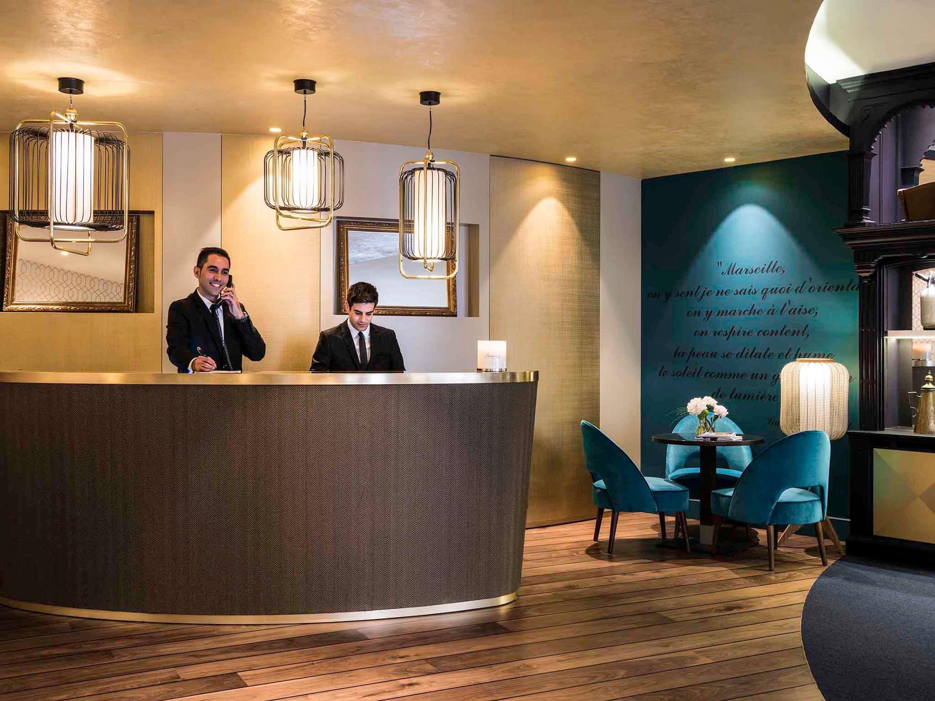 Receptionist