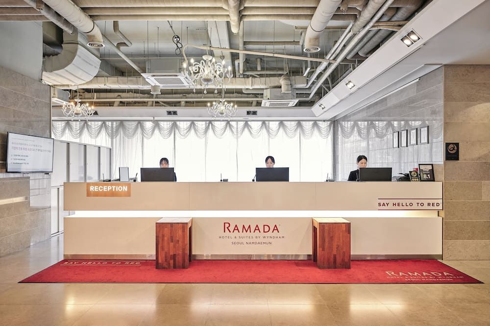 Receptionist