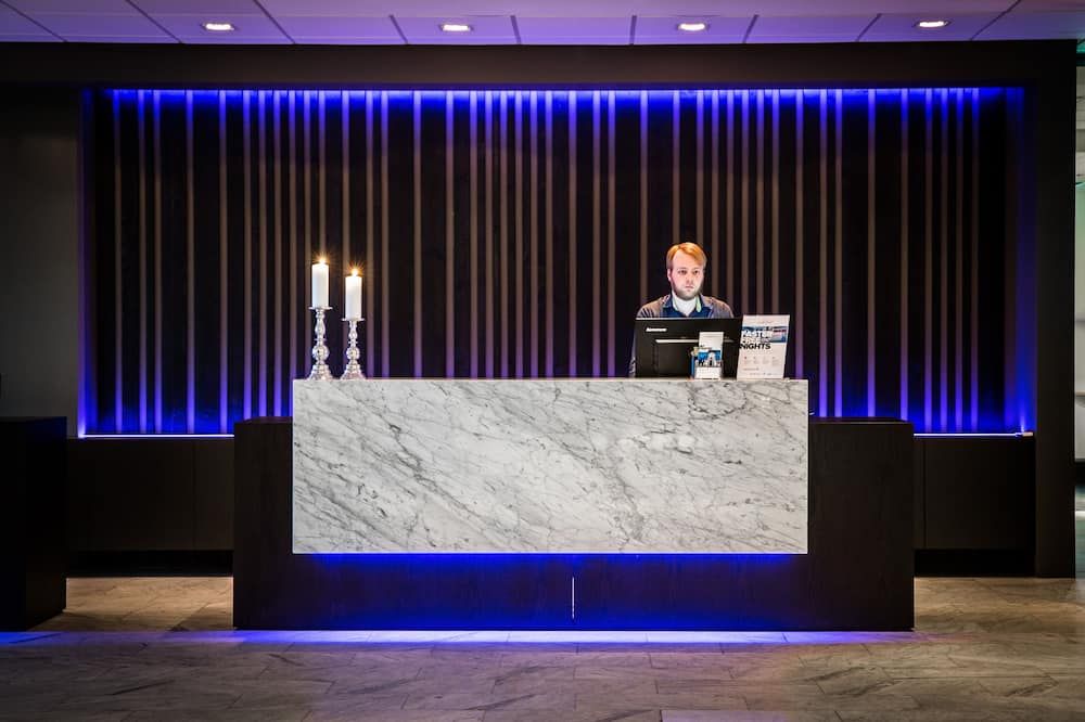 Receptionist