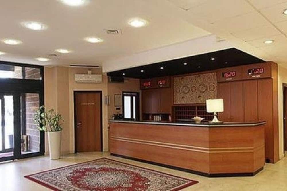 Receptionist