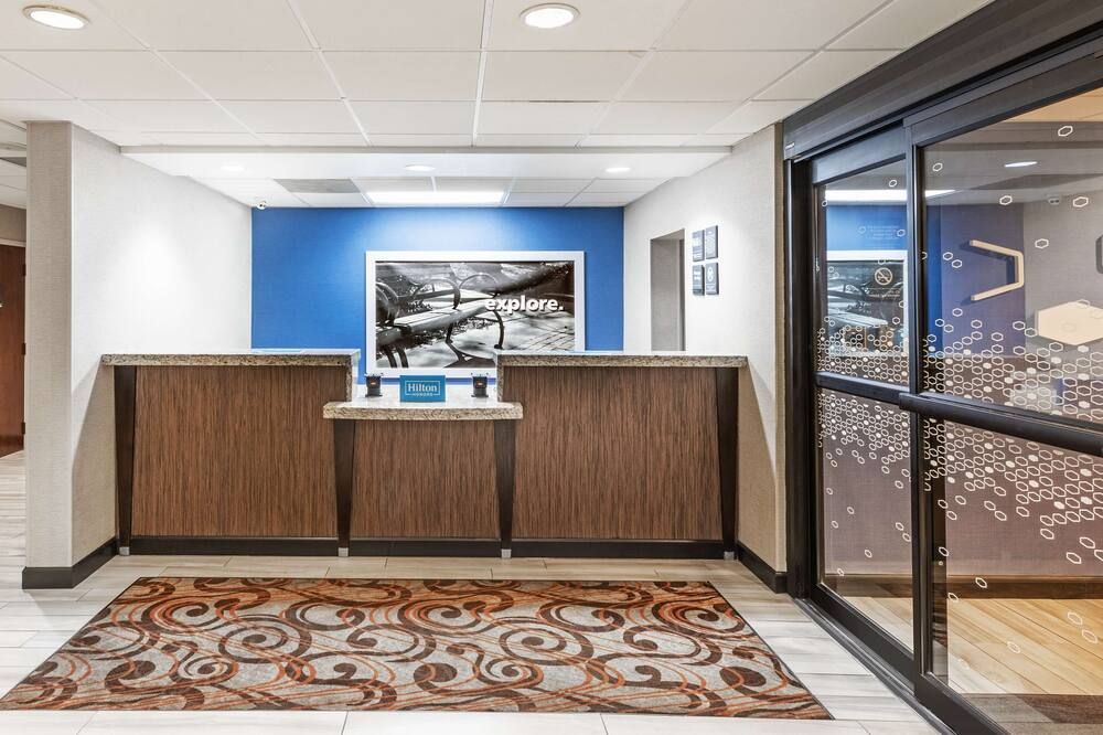 Receptionist