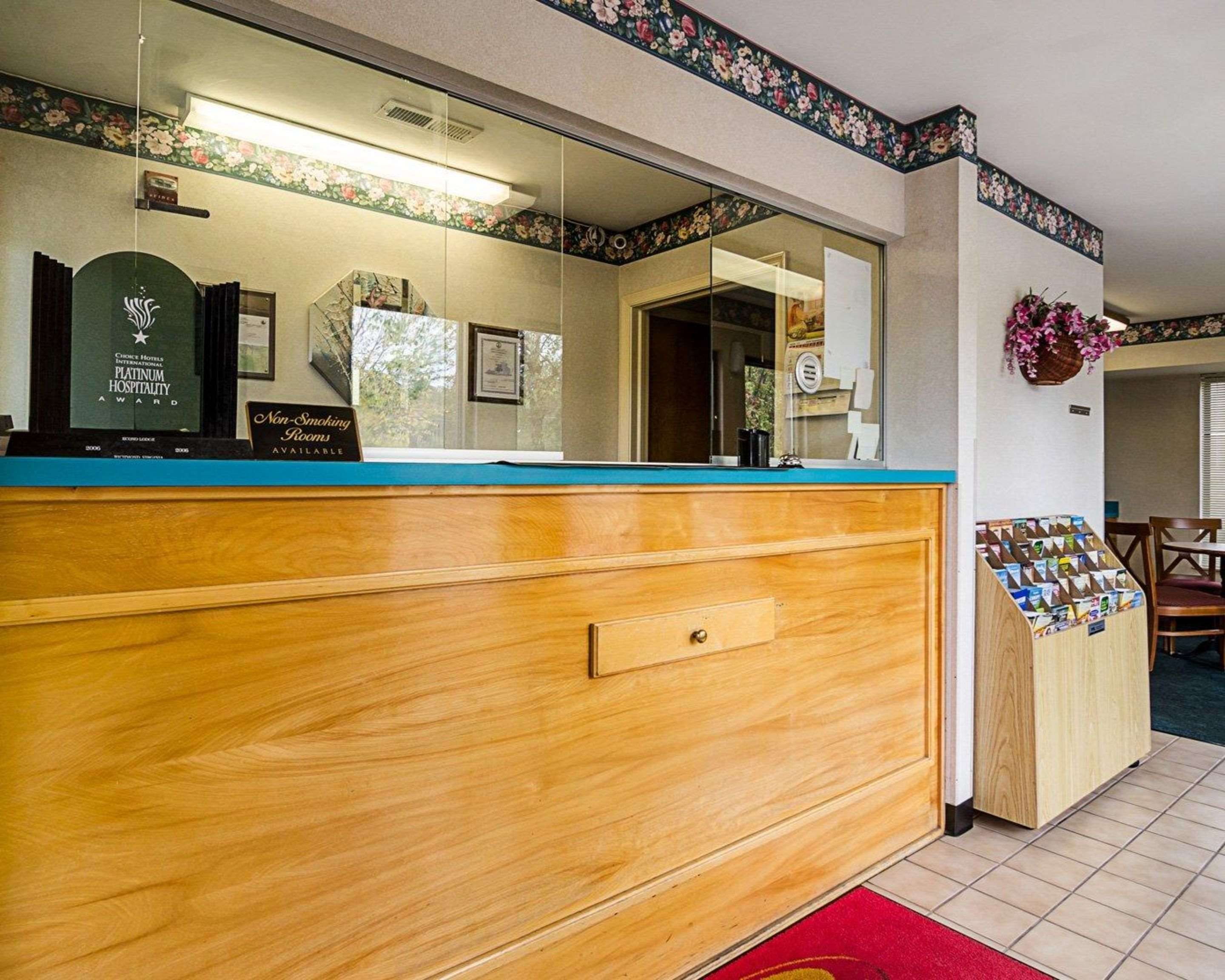 Receptionist