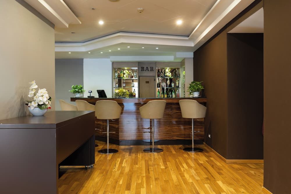 Receptionist