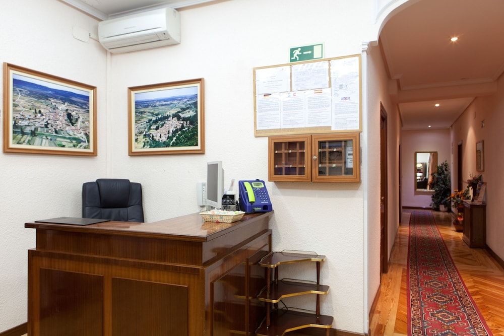 Receptionist