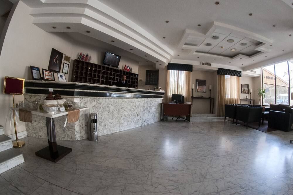 Receptionist