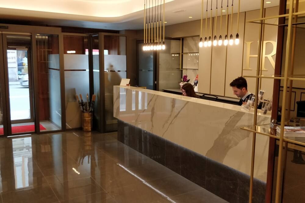 Receptionist