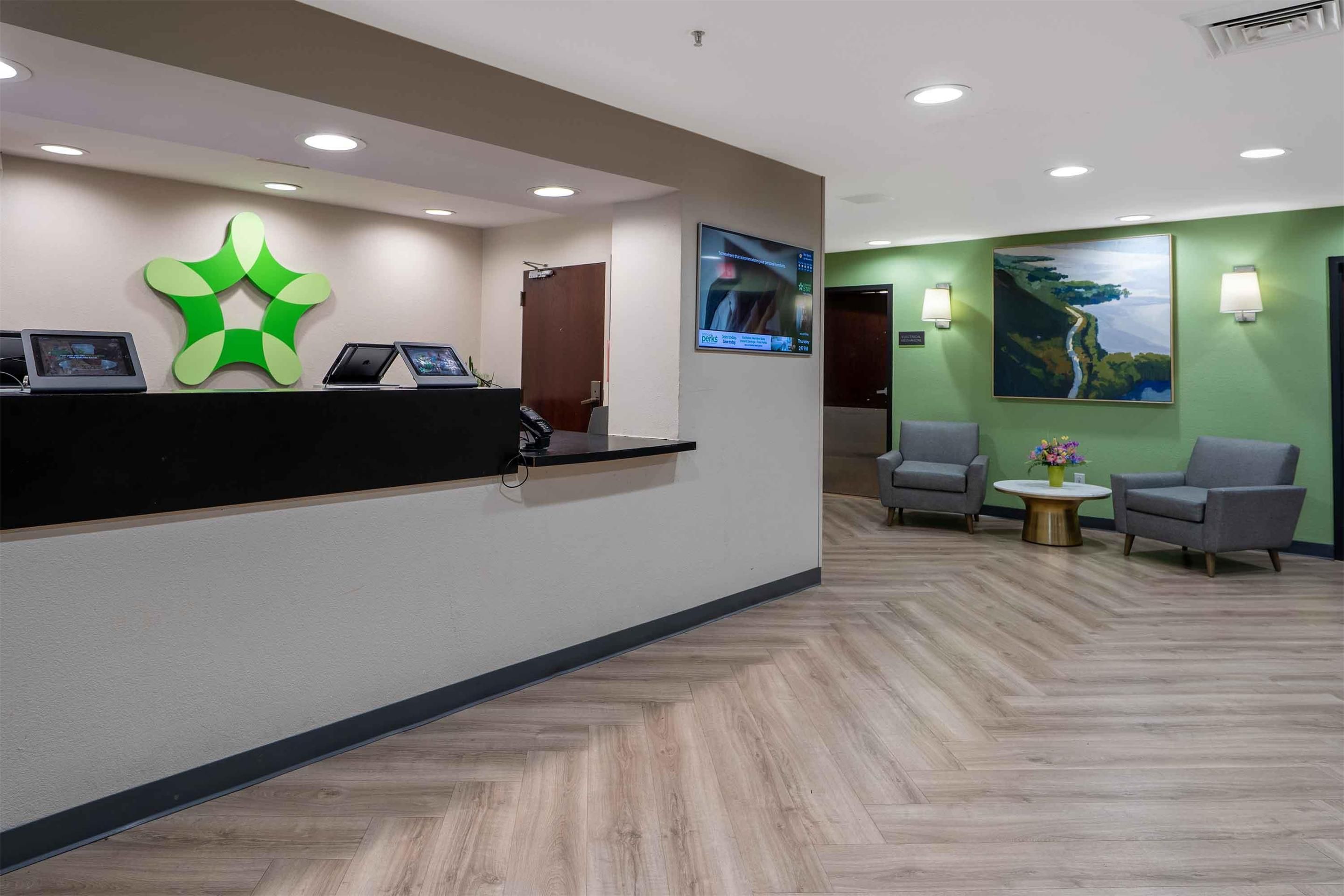 Receptionist