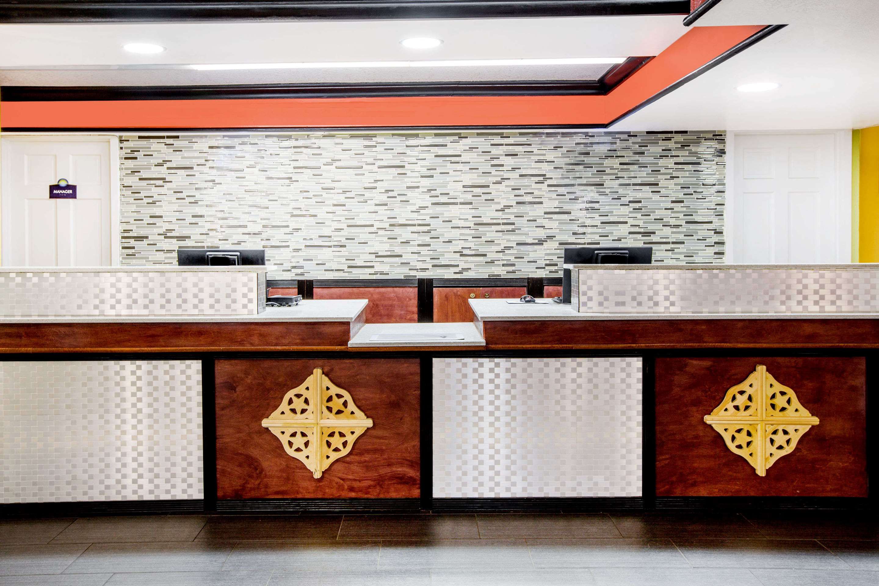 Receptionist