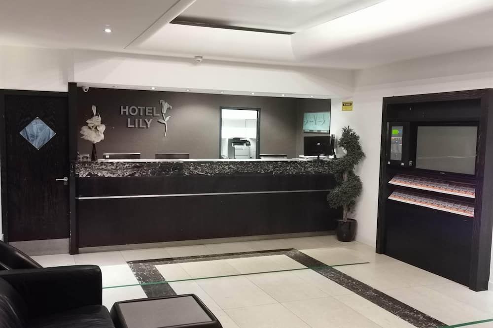 Receptionist
