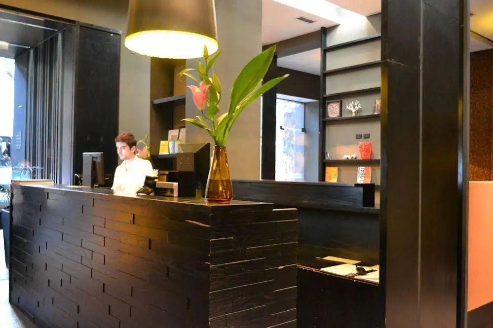 Receptionist
