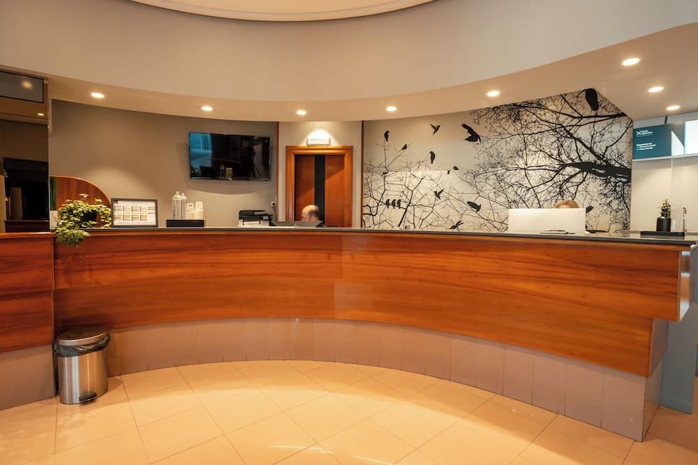 Receptionist