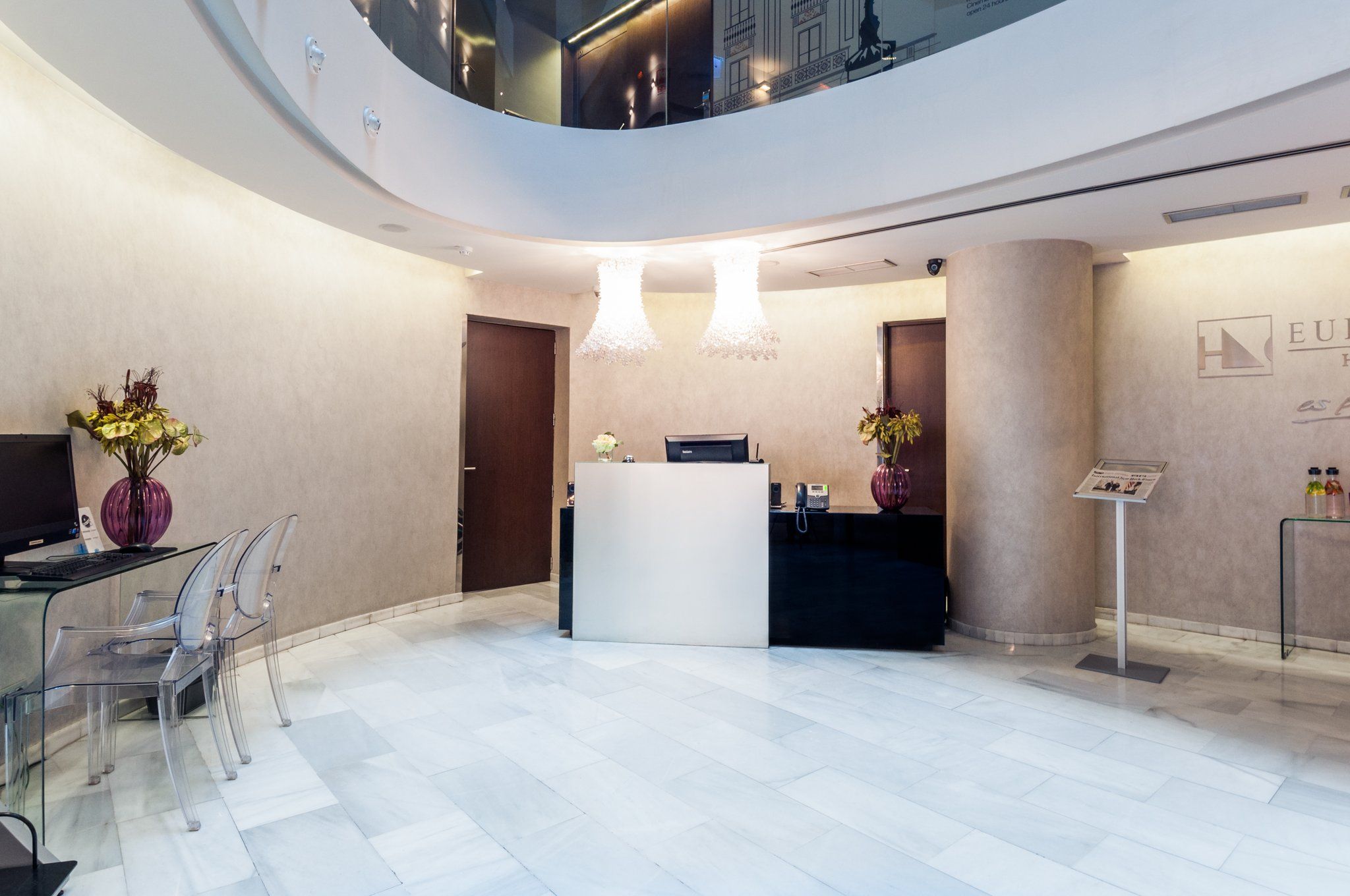 Receptionist