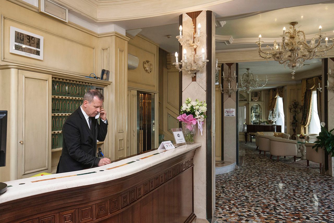 Receptionist
