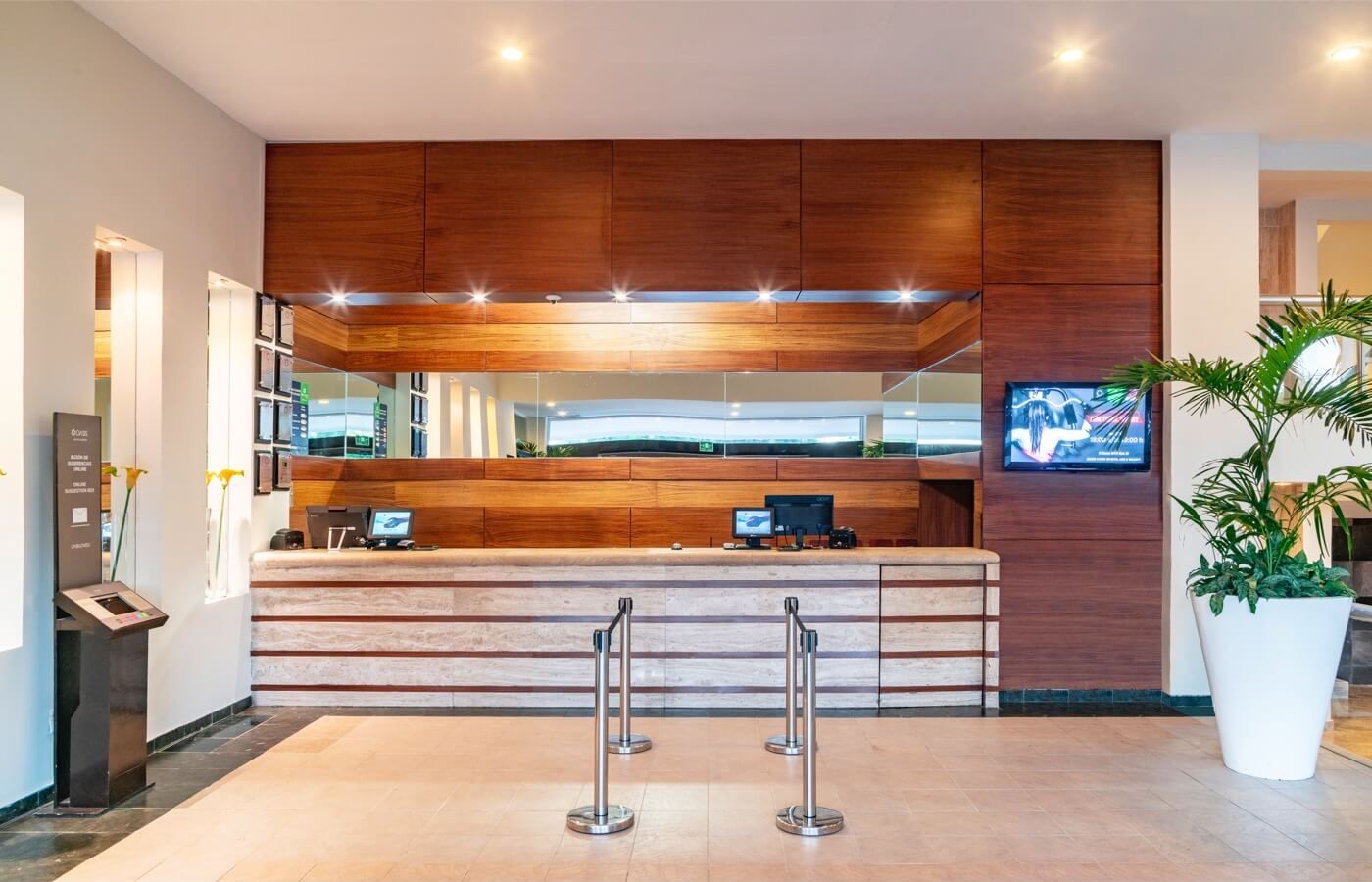 Receptionist