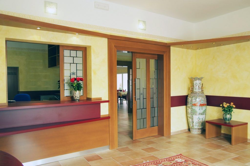 Receptionist