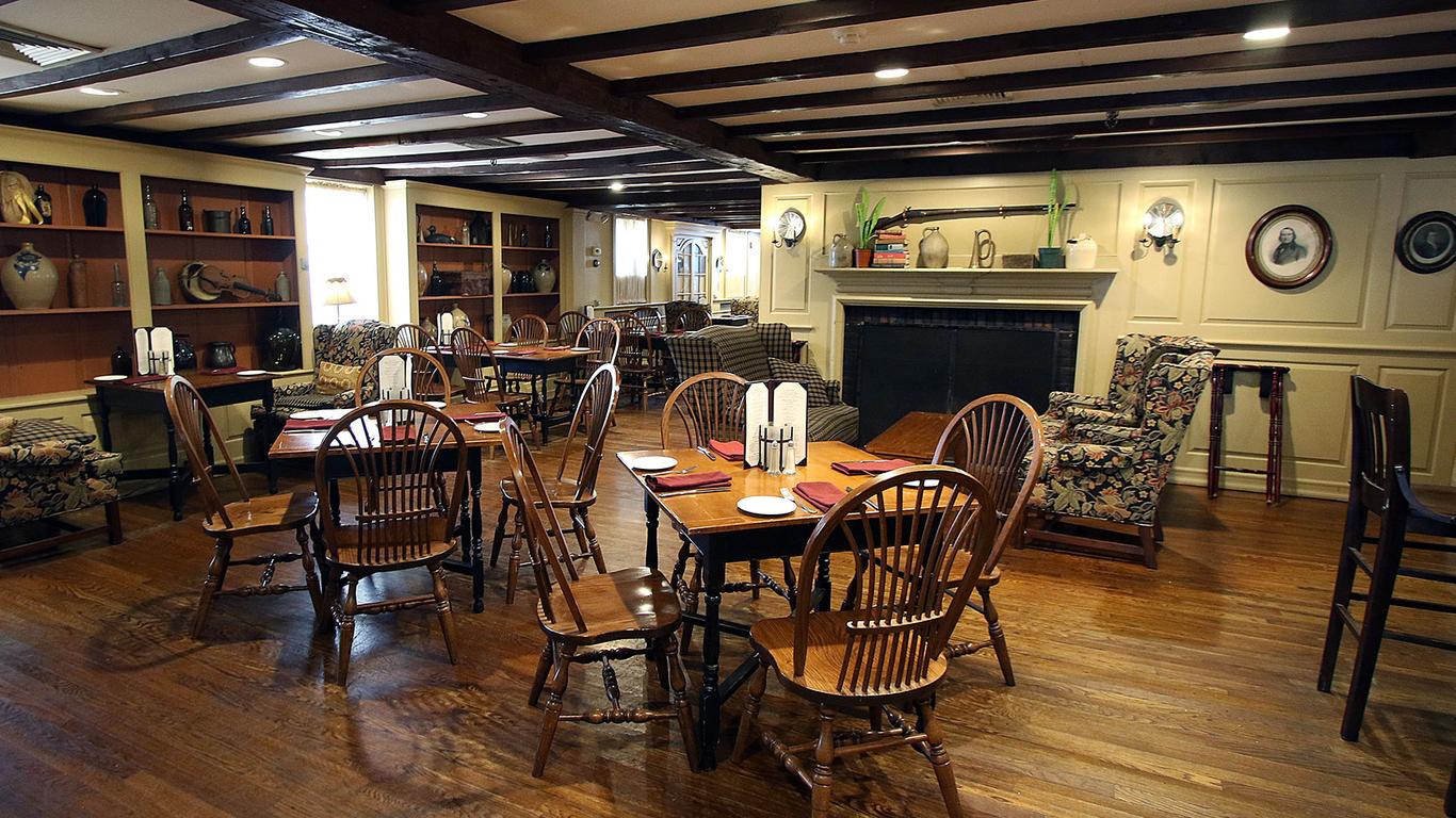 Publick House Historic Inn and Country Motor Lodge