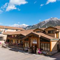 Rundle Mountain Lodge