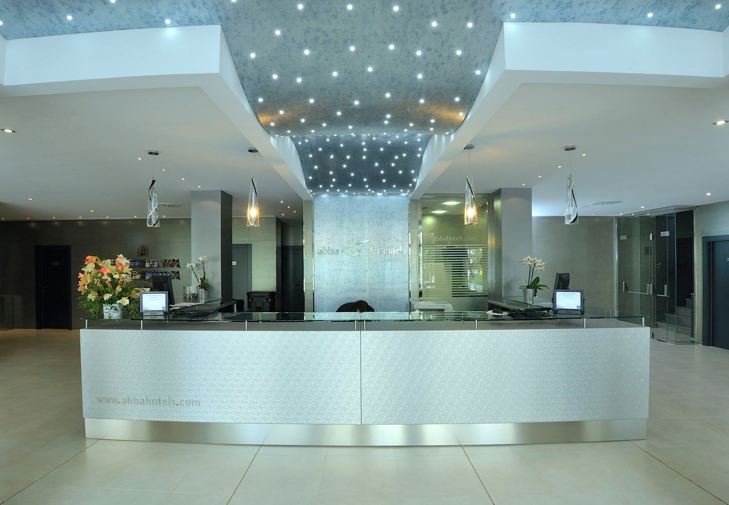Receptionist